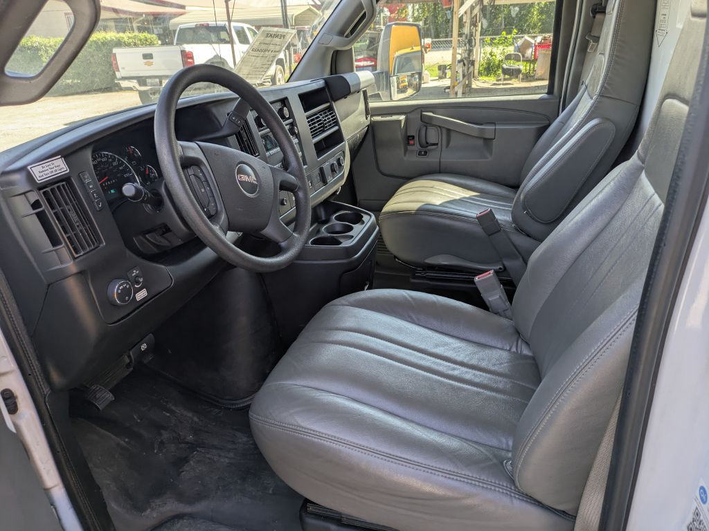 2021 GMC Savana Image 4