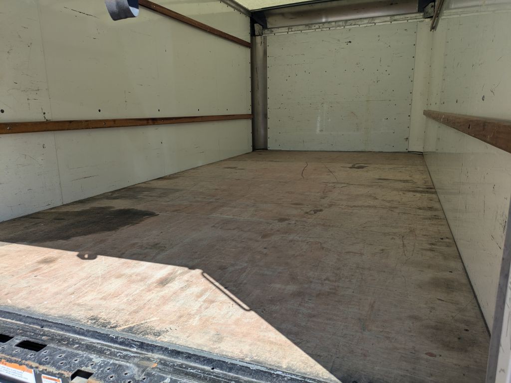 2021 GMC Savana Image 7