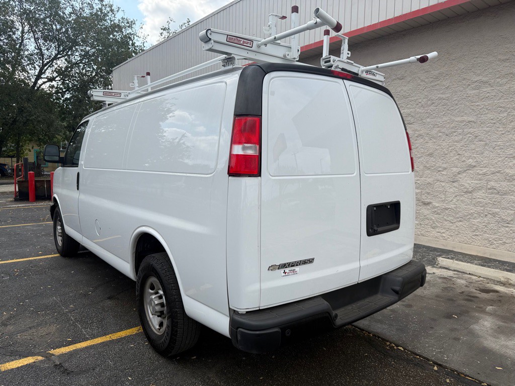 2021 Chevrolet Express Image 7