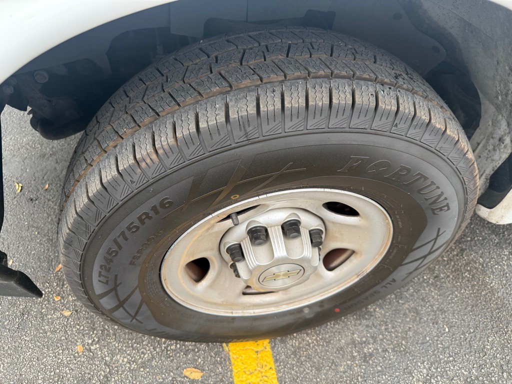 2021 Chevrolet Express Image 9