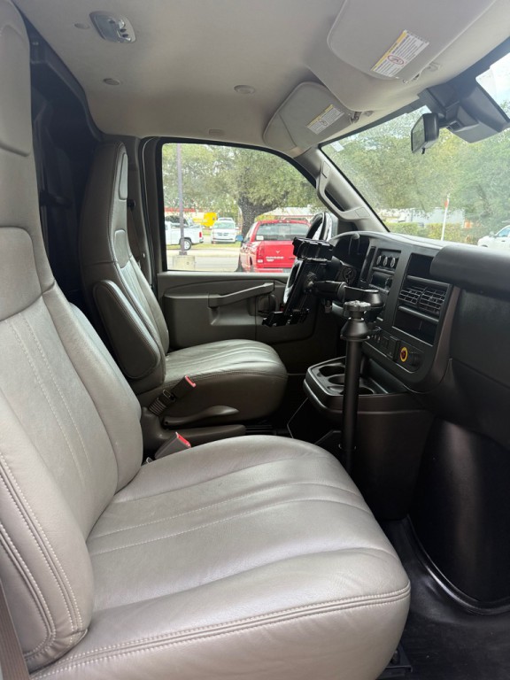2021 Chevrolet Express Image 15
