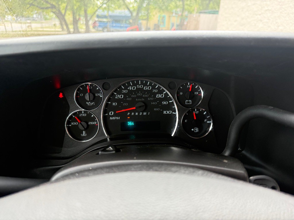 2021 Chevrolet Express Image 18