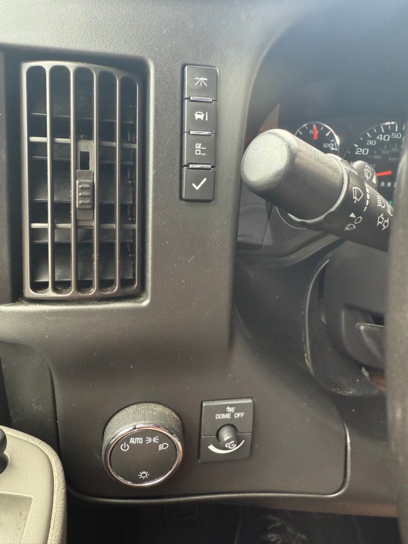 2021 Chevrolet Express Image 20