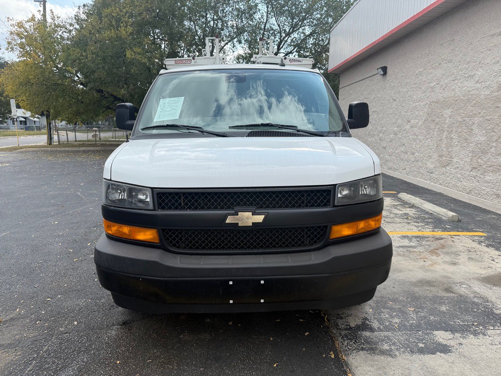 2021 Chevrolet Express Image 4