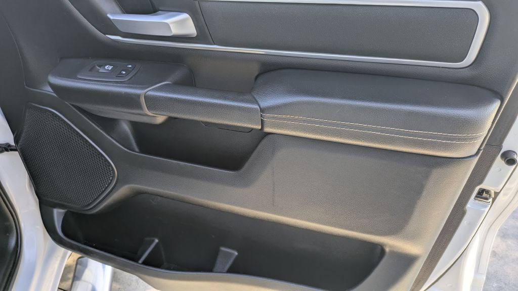 2023 RAM 1500 Image 32
