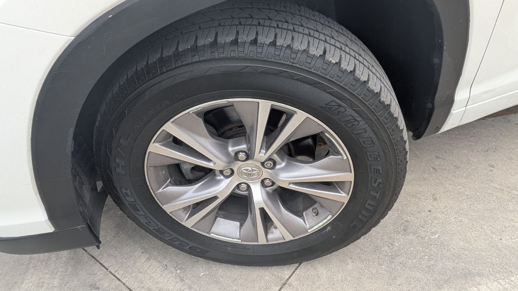 2015 Toyota Highlander Image 4