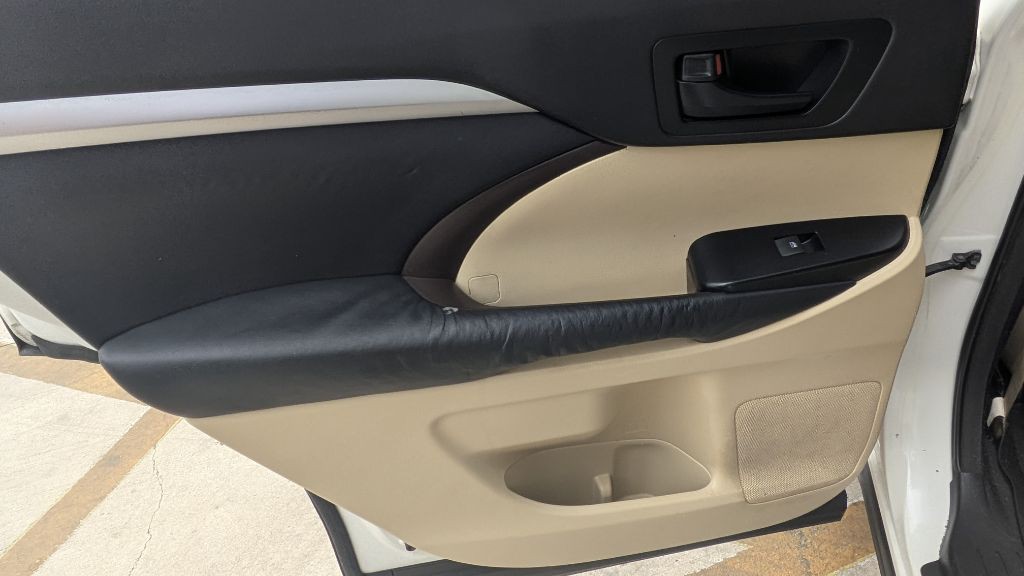 2015 Toyota Highlander Image 9