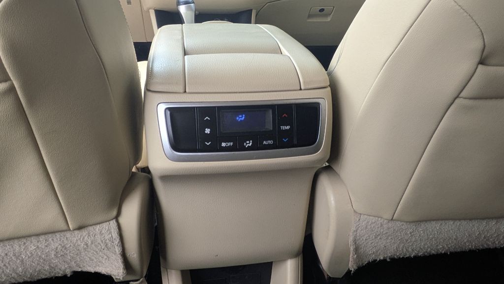 2015 Toyota Highlander Image 11