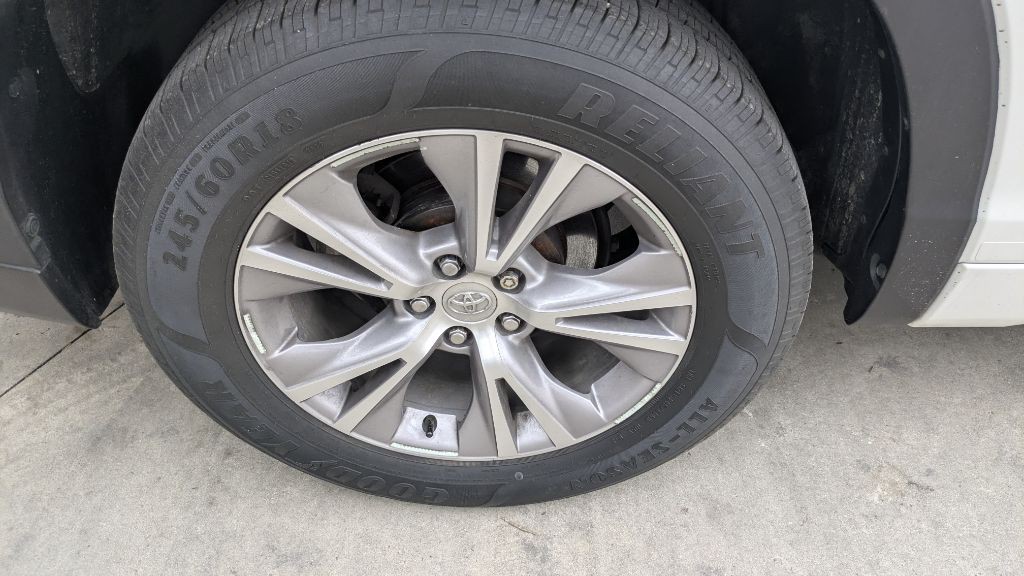 2015 Toyota Highlander Image 19