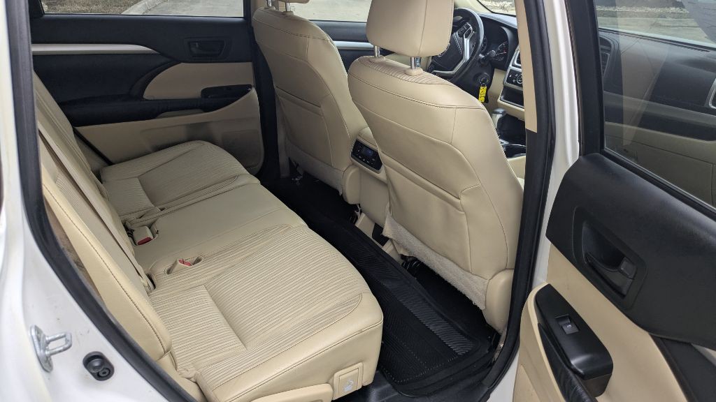 2015 Toyota Highlander Image 23