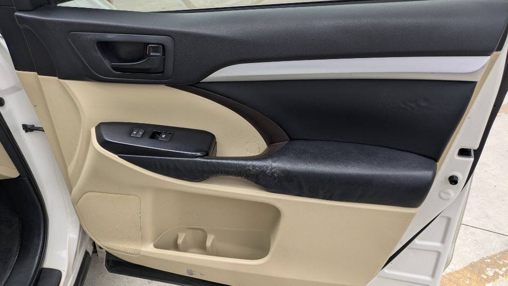 2015 Toyota Highlander Image 24