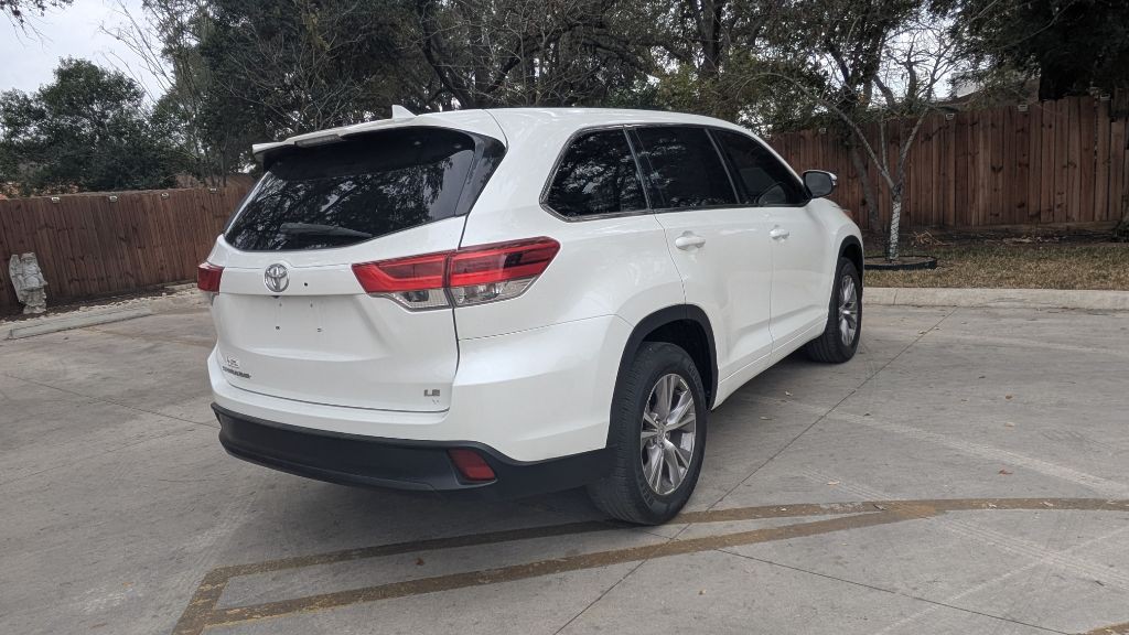 2015 Toyota Highlander Image 30