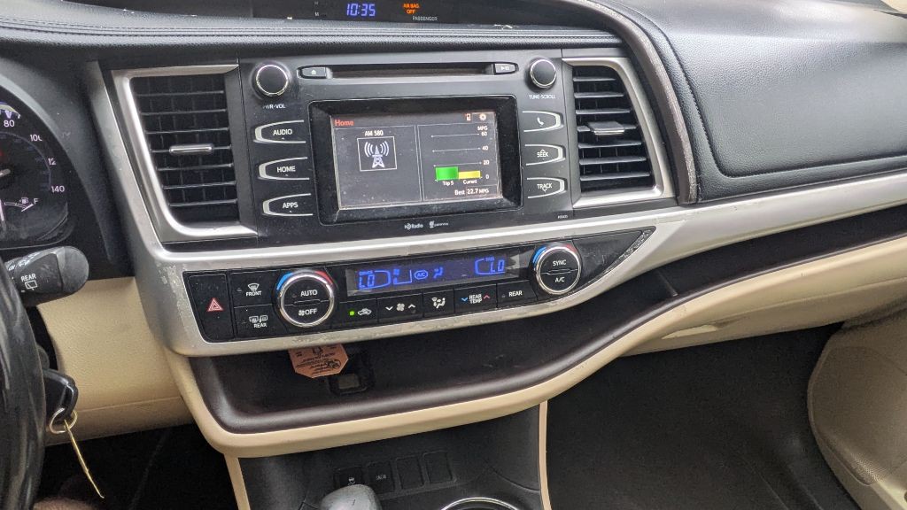 2015 Toyota Highlander Image 32