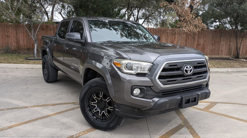 2017 Toyota Tacoma Image 1