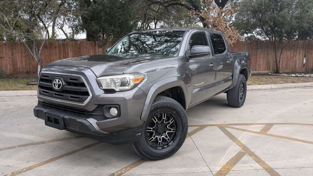 2017 Toyota Tacoma Image 2