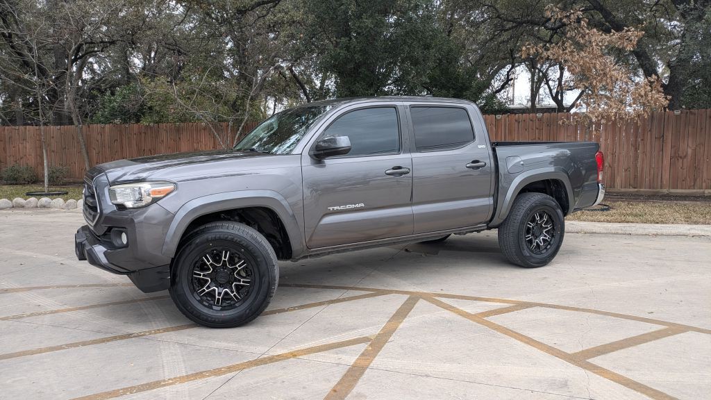 2017 Toyota Tacoma Image 3