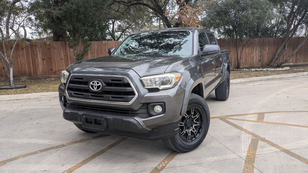 2017 Toyota Tacoma Image 4