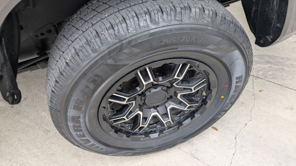 2017 Toyota Tacoma Image 6