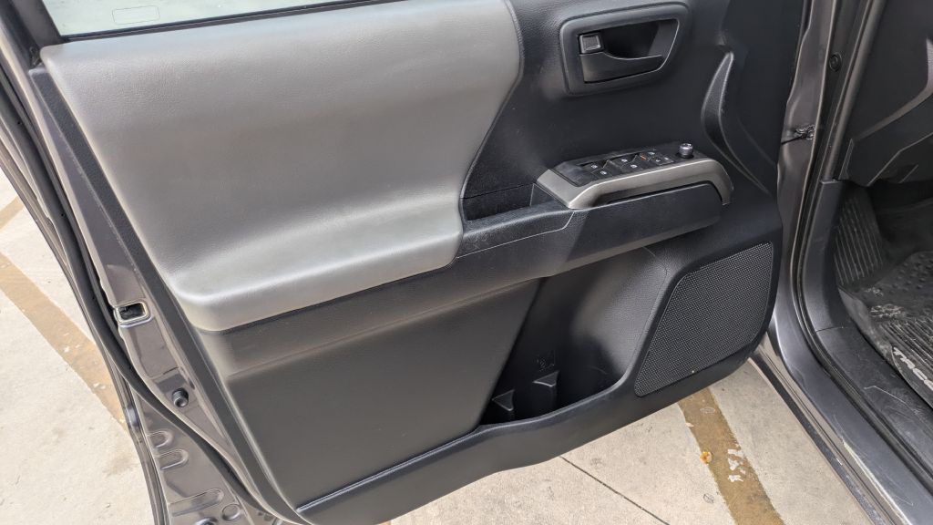 2017 Toyota Tacoma Image 7