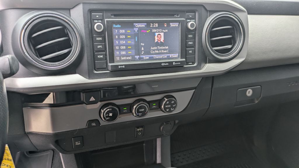 2017 Toyota Tacoma Image 10