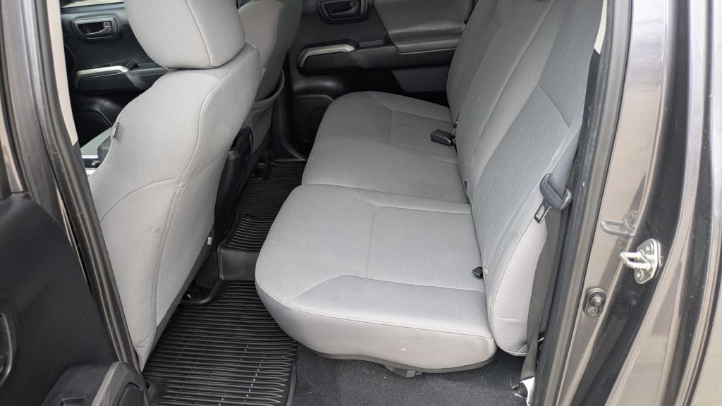 2017 Toyota Tacoma Image 11