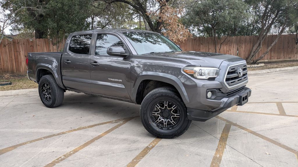 2017 Toyota Tacoma Image 15