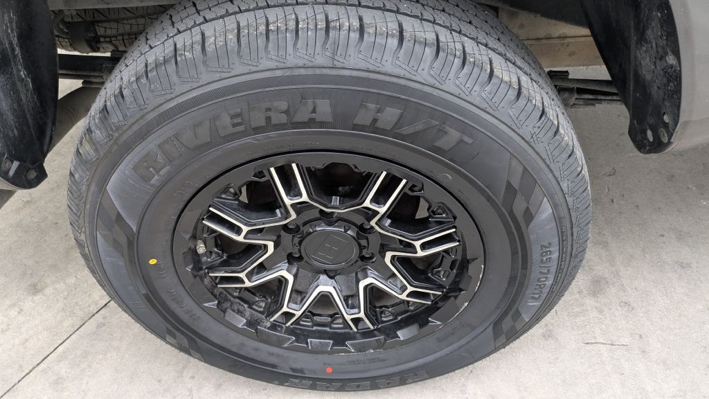 2017 Toyota Tacoma Image 18