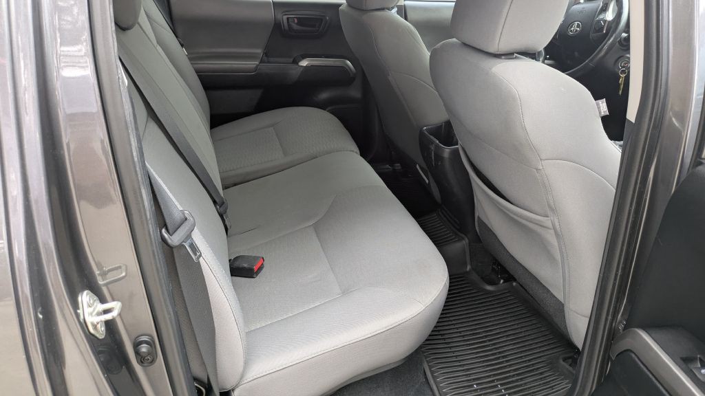 2017 Toyota Tacoma Image 22