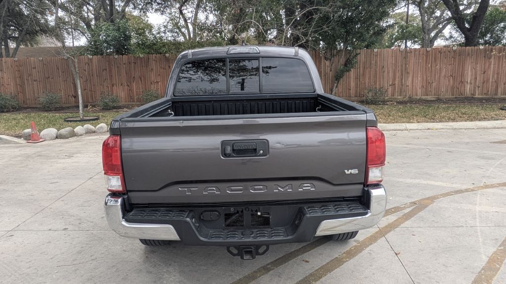 2017 Toyota Tacoma Image 28