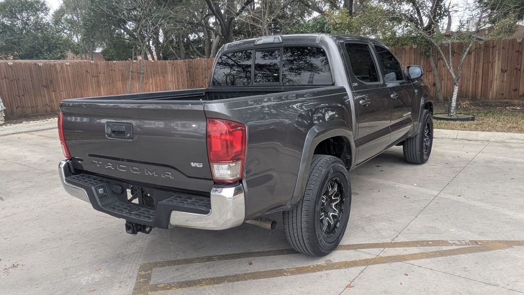 2017 Toyota Tacoma Image 29