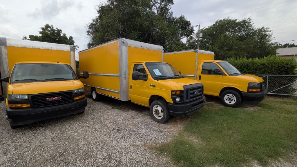 2016 Ford Econoline Image 2