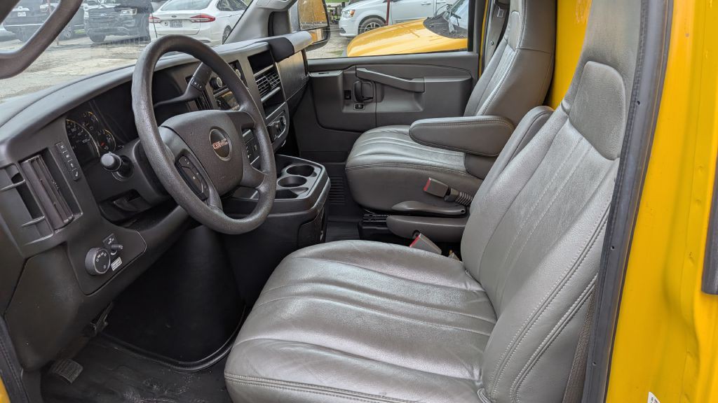 2021 GMC Savana Image 3