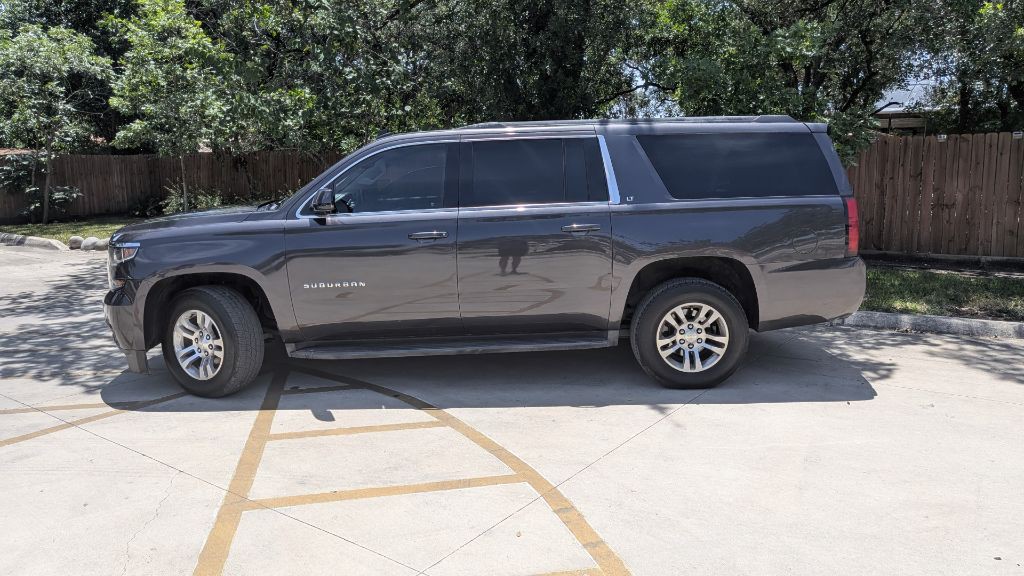 2015 Chevrolet Suburban Image 2