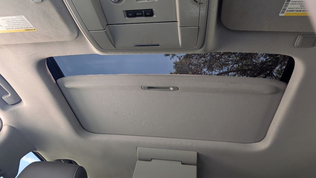 2015 Chevrolet Suburban Image 5