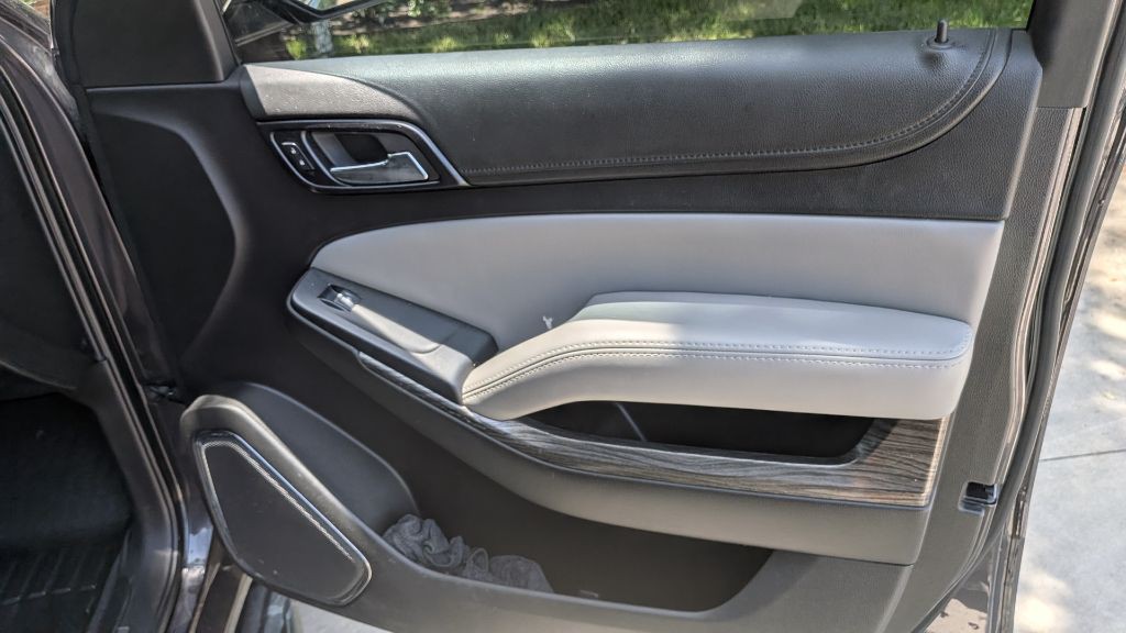 2015 Chevrolet Suburban Image 14