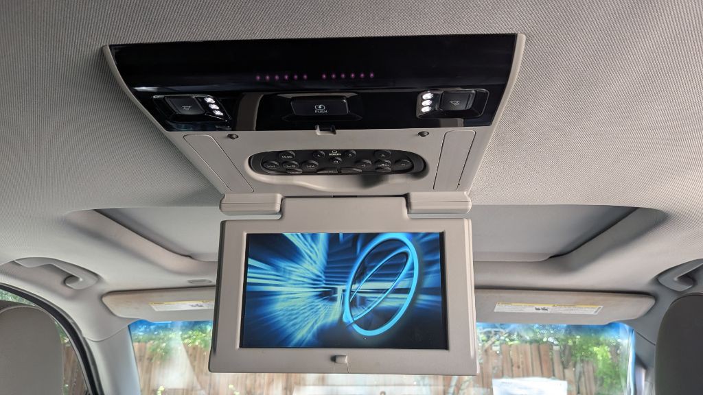 2015 Chevrolet Suburban Image 15