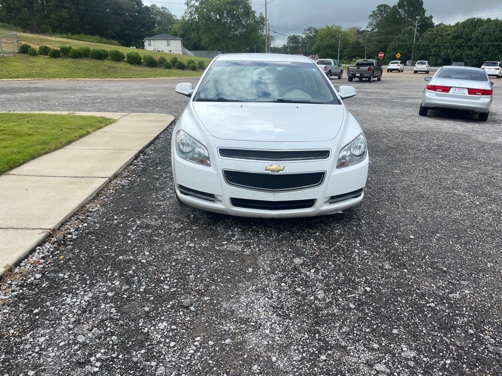 2011 Chevrolet Malibu Image 2