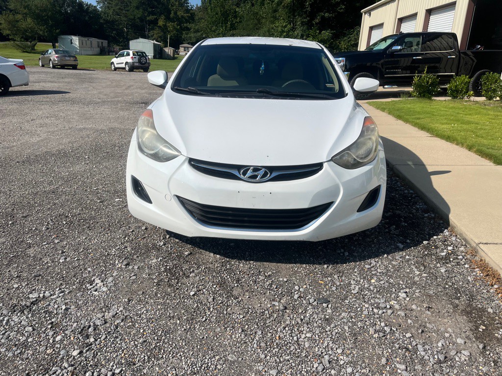 2013 Hyundai Elantra Image 2