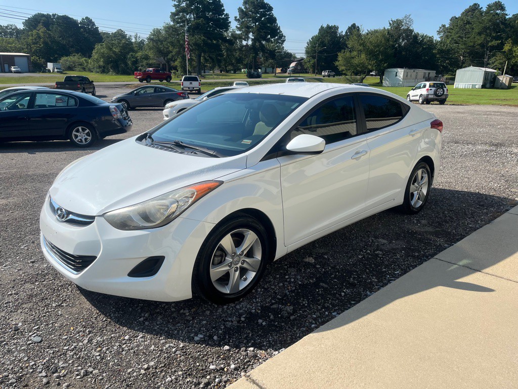 2013 Hyundai Elantra Image 3