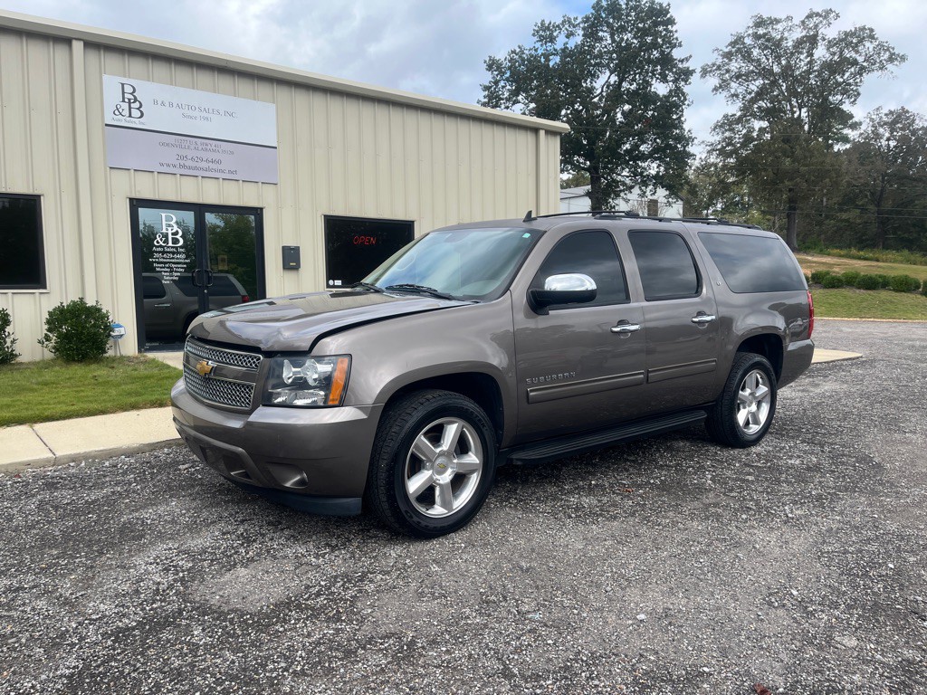 2013 Chevrolet Suburban Image 1