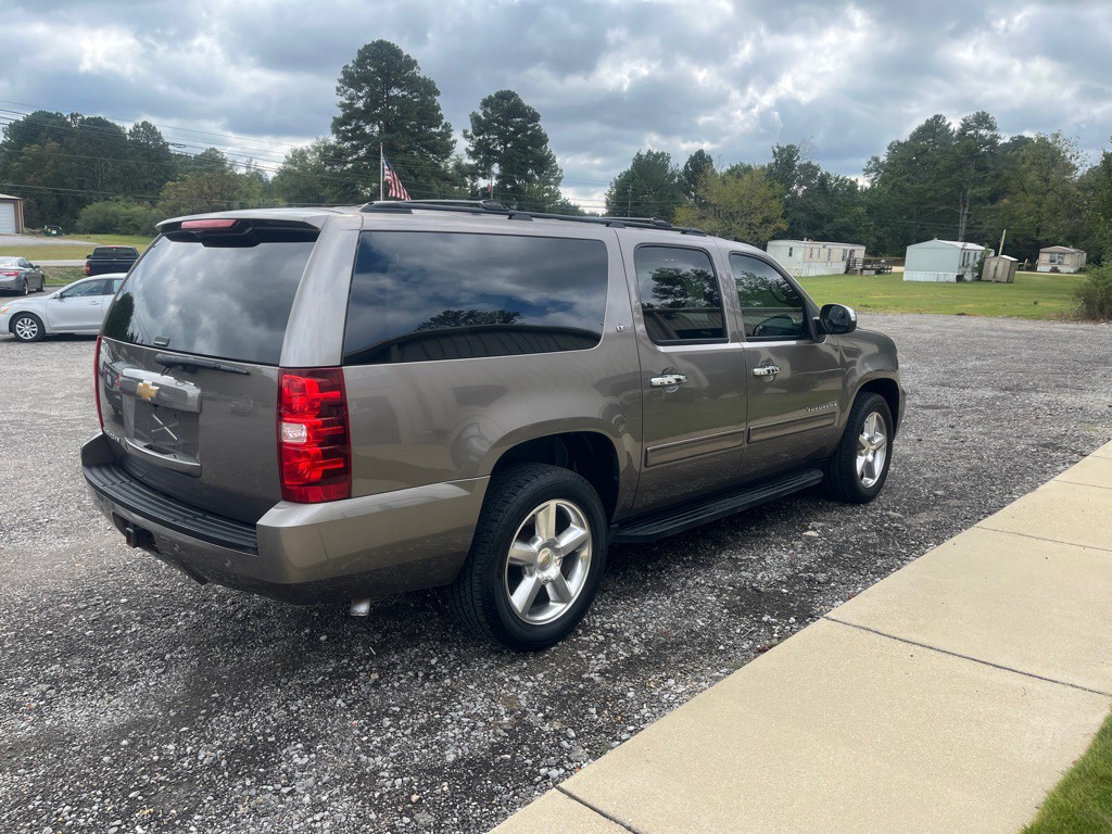 2013 Chevrolet Suburban Image 3