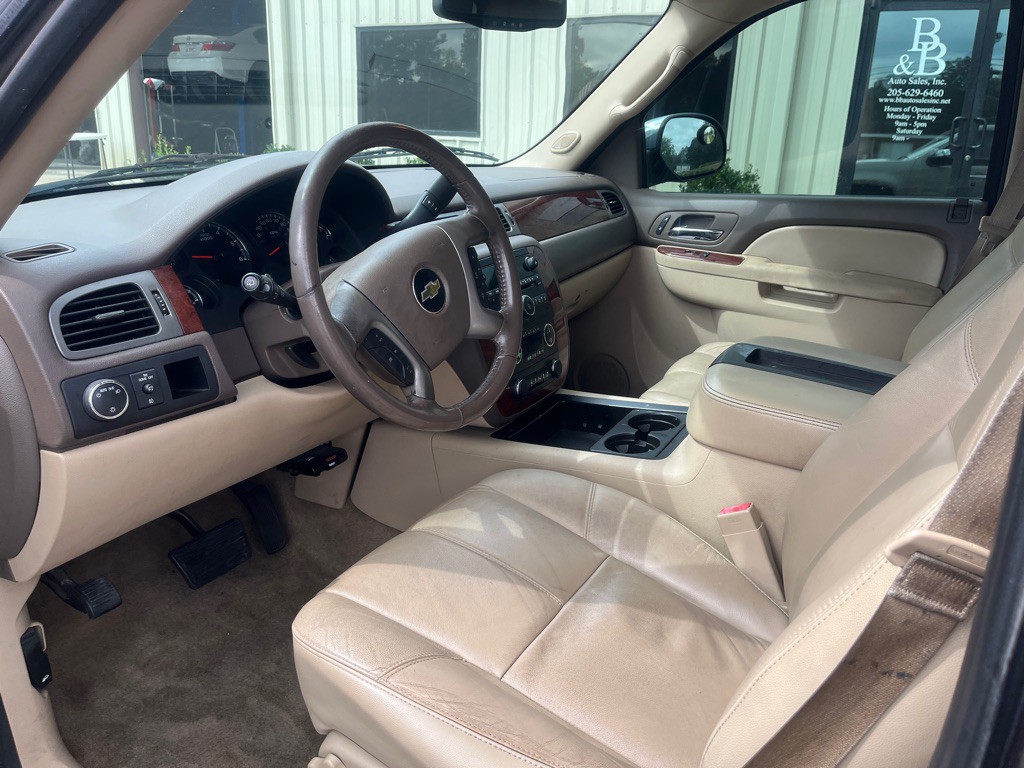 2013 Chevrolet Suburban Image 5