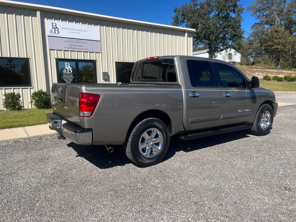 2009 Nissan Titan Image 1