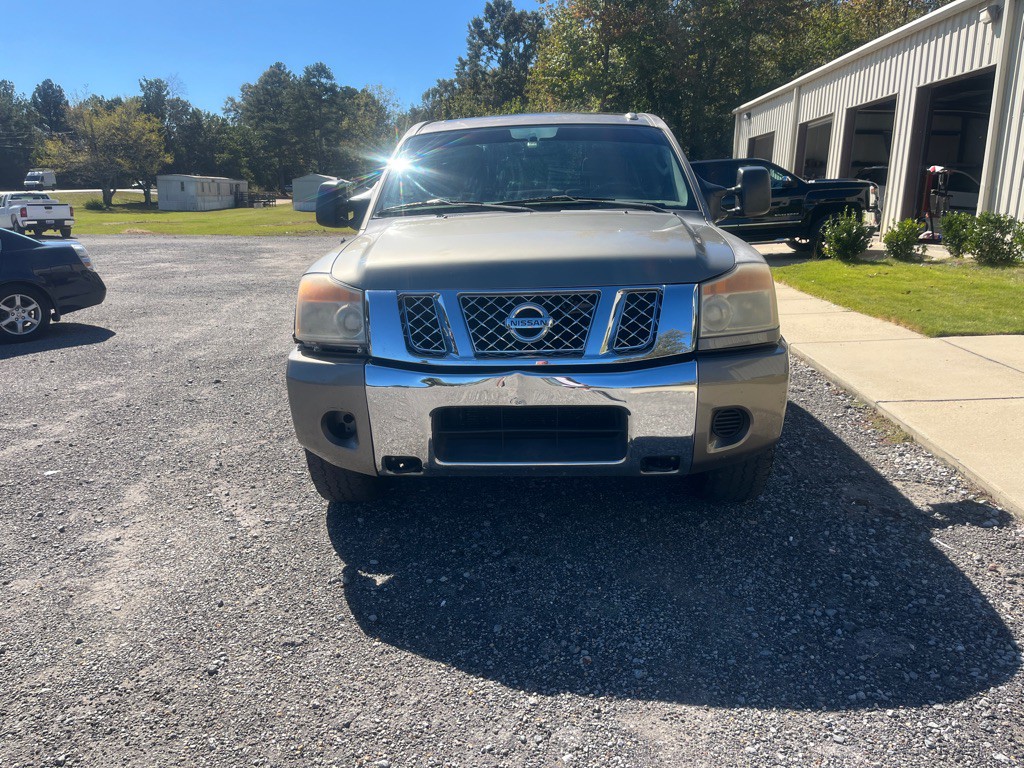 2009 Nissan Titan Image 2