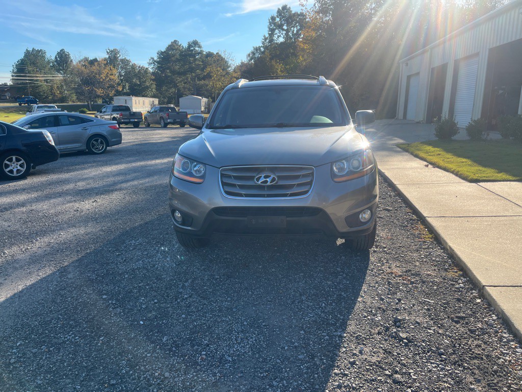 2011 Hyundai Santa Fe Image 2