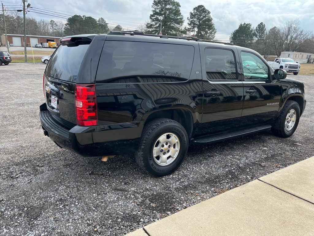 2014 Chevrolet Suburban Image 3