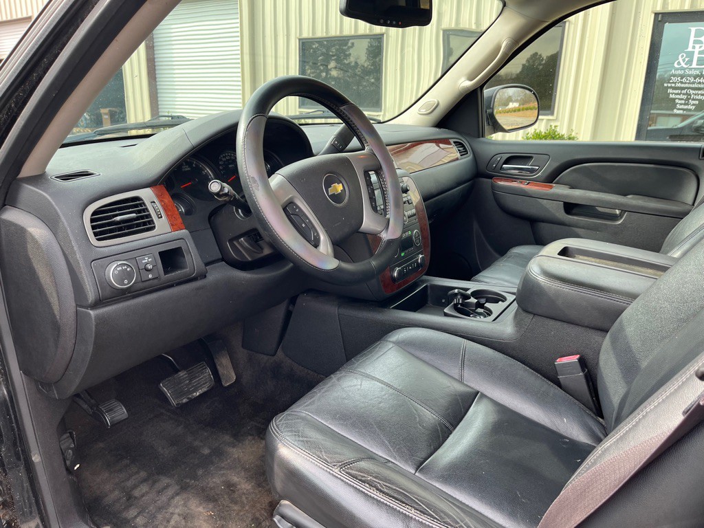 2014 Chevrolet Suburban Image 5