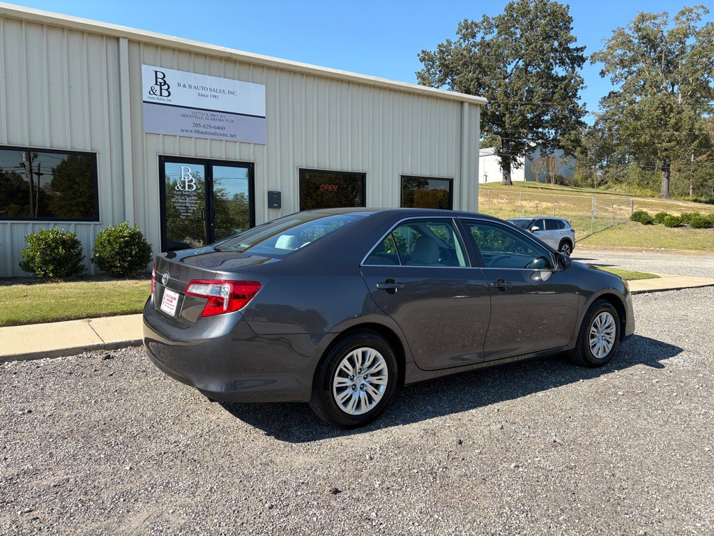 2013 Toyota Camry Image 1