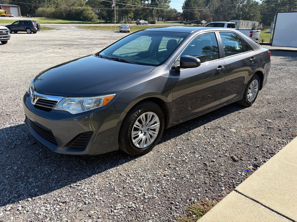 2013 Toyota Camry Image 2