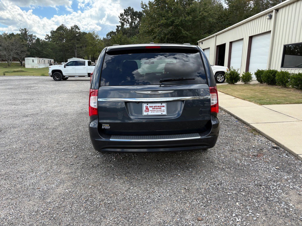 2014 Chrysler Town & Country Image 4